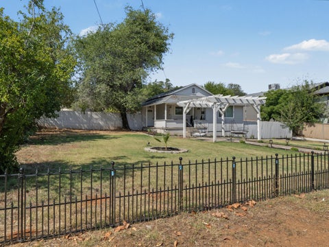 Photo of 954 West Street, Redding, CA 96001 (MLS # 26-3897)