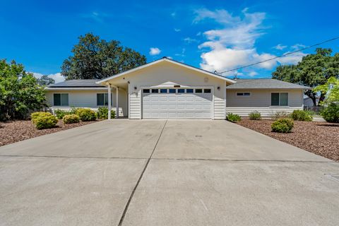 Photo of 1750 Diamond Street, Anderson, CA 96007 (MLS # 26-2398)