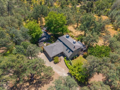 Photo of 8090 Montgomery Circle, Redding, CA 96001 (MLS # 26-2432)