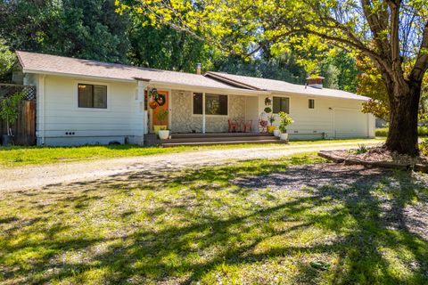Photo of 7265 Dilley Lane, Redding, CA 96002 (MLS # 26-1722)