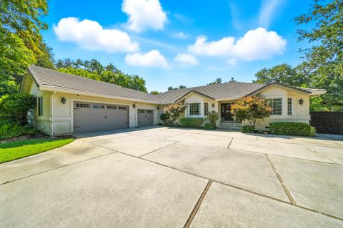 Photo of 3401 Toro Way, Redding, CA 96002 (MLS # 25-4847)