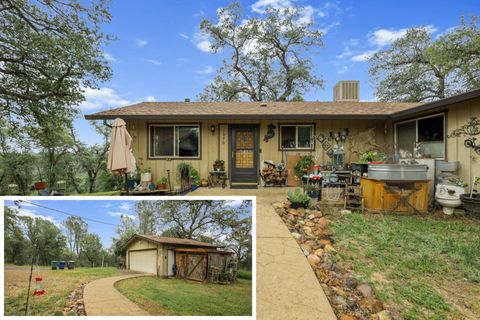 Photo of 1570 Branstetter Lane, Redding, CA 96001 (MLS # 26-1838)