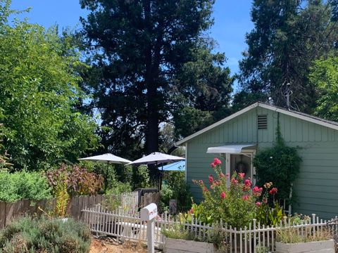 Photo of 19325 Hill Street, Anderson, CA 96007 (MLS # 25-3835)