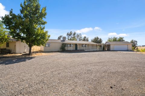 Photo of 13905 Mendenhall Road, Red Bluff, CA 96080 (MLS # 25-3957)