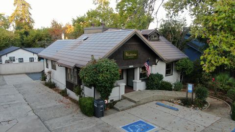 Photo of 1404 West Street, Redding, CA 96001 (MLS # 25-5001)