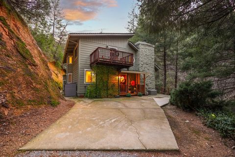 Photo of 19563 Roaring Brook Way, Lakehead, CA 96051 (MLS # 26-2885)