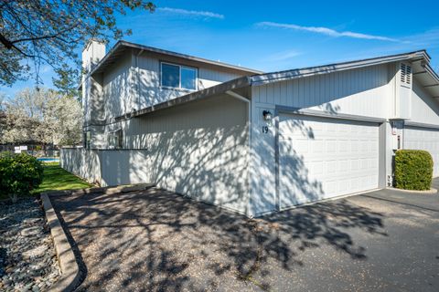 Photo of 200 Ridgetop Drive #APT 19, Redding, CA 96003 (MLS # 26-639)