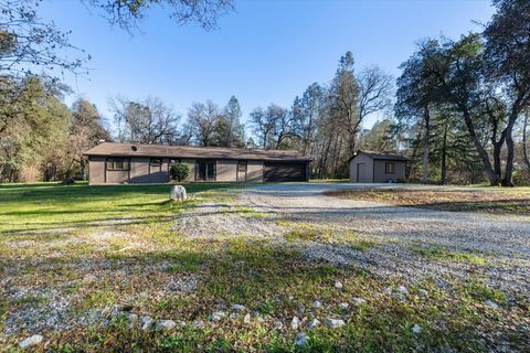 Photo of 8003 Narrows Way, Redding, CA 96001 (MLS # 26-855)