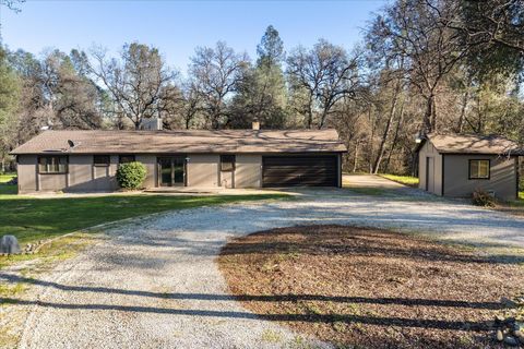 Photo of 8003 Narrows Way, Redding, CA 96001 (MLS # 26-855)