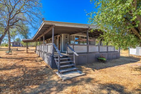 Photo of 17594 Oly Way, Anderson, CA 96007 (MLS # 25-4269)