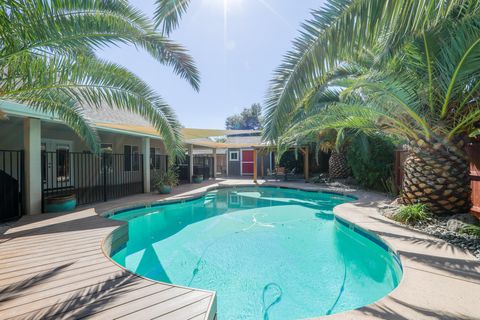 Photo of 1510 Carl Court, Red Bluff, CA 96080 (MLS # 25-4908)