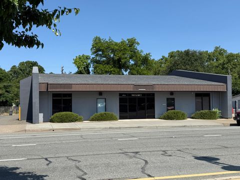 Photo of 748 N Market Street, Redding, CA 96003 (MLS # 25-2773)