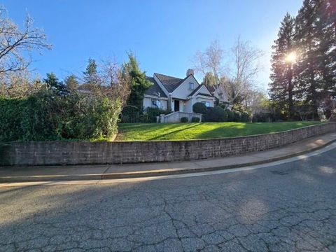 Photo of 531 Aurora Place, Redding, CA 96001 (MLS # 26-483)
