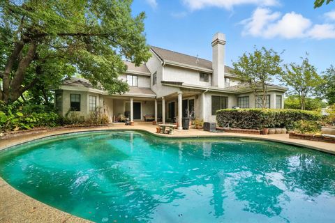 Photo of 531 Aurora Place, Redding, CA 96001 (MLS # 26-483)