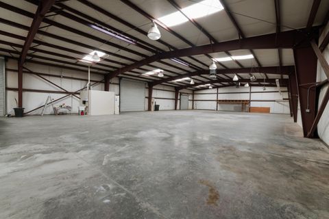 Photo of 7658 Avianca Drive, Redding, CA 96002 (MLS # 25-5164)