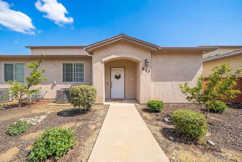 Photo of 653 Mission De Oro Drive, Redding, CA 96003 (MLS # 25-5496)