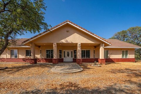 Photo of 19600 Sunshine Drive, Red Bluff, CA 96080 (MLS # 25-4468)