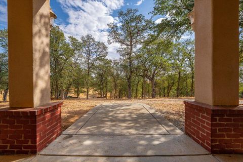 Photo of 19600 Sunshine Drive, Red Bluff, CA 96080 (MLS # 25-4468)