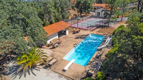 Photo of 17832 Windsor Lane, Anderson, CA 96007 (MLS # 25-4378)