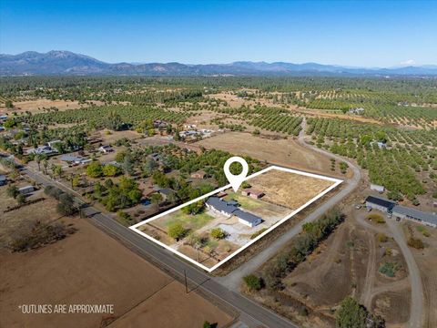 Photo of 16610 Palm Avenue, Anderson, CA 96007 (MLS # 25-4525)