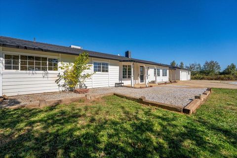 Photo of 16610 Palm Avenue, Anderson, CA 96007 (MLS # 25-4525)