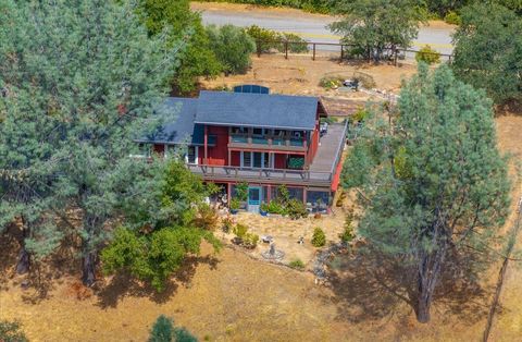 Photo of 15553 Middletown Park Drive, Redding, CA 96001 (MLS # 25-4175)
