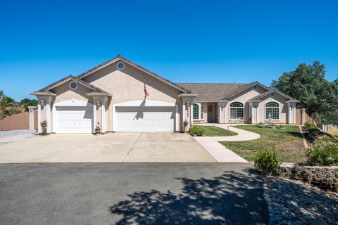 Photo of 2707 Blue Bell Drive, Redding, CA 96001 (MLS # 26-2884)