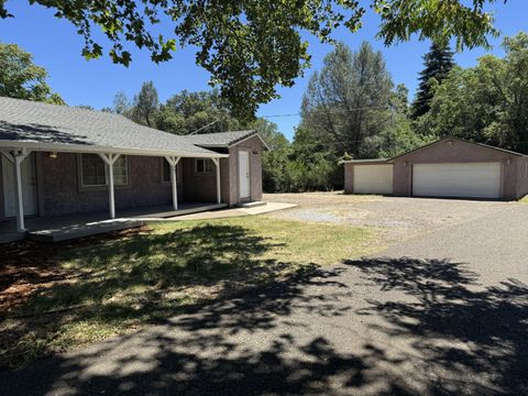 Photo of 1361 College View DR, Redding, CA 96003 (MLS # 26-2864)