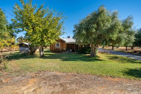 Photo of 5723 Oak Street, Anderson, CA 96007 (MLS # 26-6182)