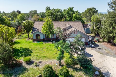 Photo of 19331 Hollow Lane, Redding, CA 96003 (MLS # 26-1878)