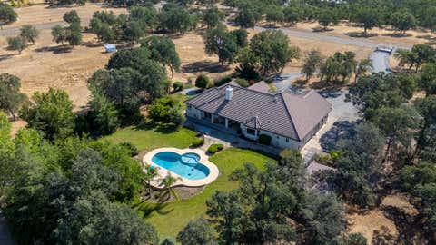 Photo of 7836 Bella Montania Lane, Palo Cedro, CA 96073 (MLS # 26-3045)