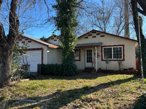 Photo of 805 Christine Avenue, Redding, CA 96003 (MLS # 26-315)