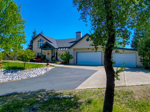 Photo of 20509 Bernard Way, Redding, CA 96003 (MLS # 25-4241)