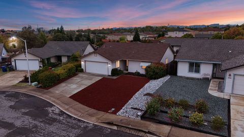Photo of 894 Montcrest Drive, Redding, CA 96003 (MLS # 25-4693)