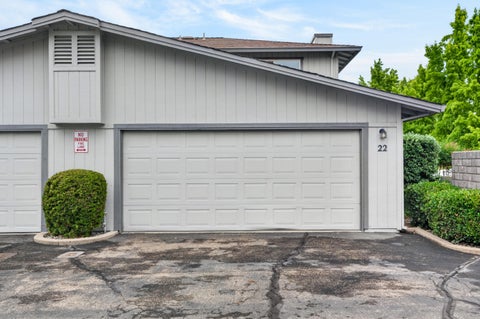 Photo of 200 Ridgetop Drive #APT 22, Redding, CA 96003 (MLS # 26-2587)