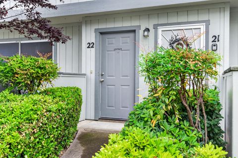 Photo of 200 Ridgetop Drive #APT 22, Redding, CA 96003 (MLS # 26-2587)
