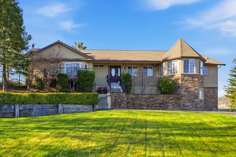 Photo of 14385 Del Oro Court, Red Bluff, CA 96080 (MLS # 26-171)