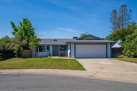 Photo of 822 Monarch Court, Redding, CA 96003 (MLS # 26-2235)