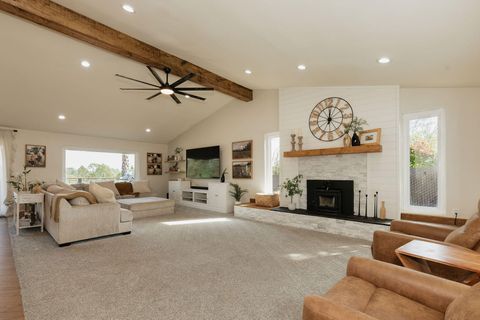 Photo of 4204 Sudden Wind Court, Redding, CA 96001 (MLS # 25-4029)
