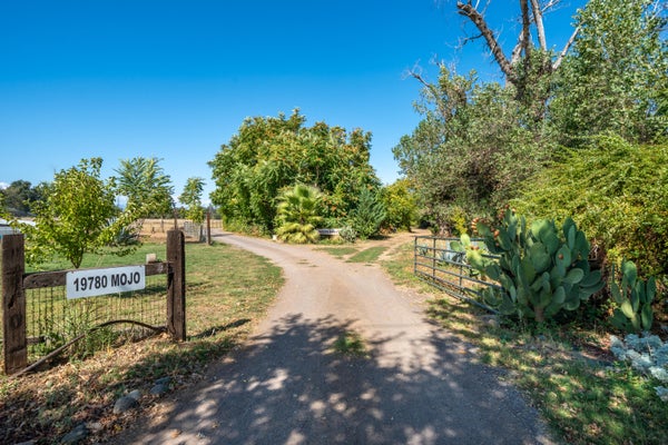19780 MOJO LN, REDDING, CA 96002 - Image 4aa60711d7cb6b758bc1788b57af3dc4/1497783482