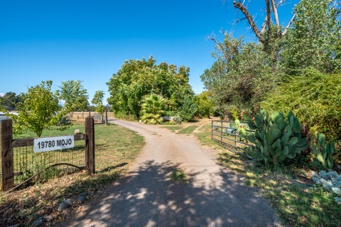 Photo of 19780 Mojo Lane, Redding, CA 96002 (MLS # 26-5100)