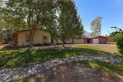 Photo of 20019 Vernita Drive, Redding, CA 96003 (MLS # 26-2307)