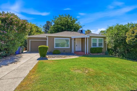 Photo of 1600 Jay Street, Redding, CA 96001 (MLS # 26-3351)