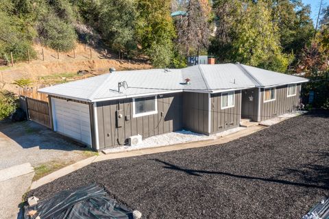 Photo of 1514 Benton Drive, Redding, CA 96003 (MLS # 25-4906)