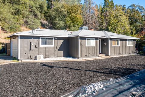 Photo of 1514 Benton Drive, Redding, CA 96003 (MLS # 25-4906)