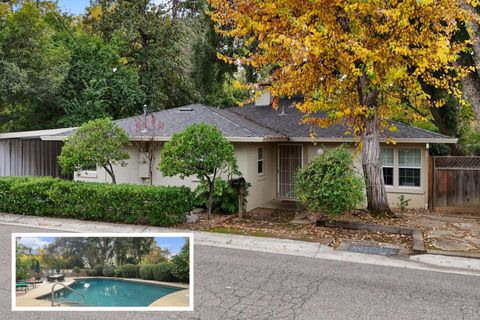 Photo of 351 Weldon Street, Redding, CA 96001 (MLS # 25-4918)