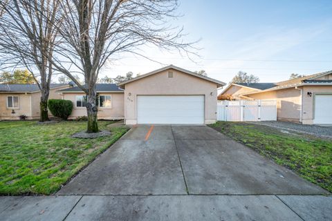 Photo of 3712 Vinewood Drive, Anderson, CA 96007 (MLS # 25-5302)