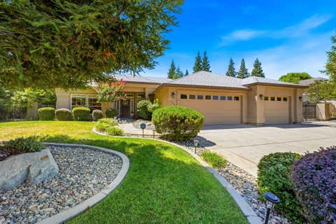Photo of 2440 Crescent Moon Court, Redding, CA 96001 (MLS # 26-3634)