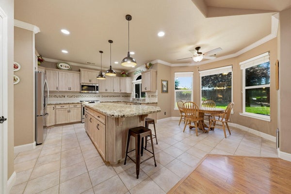 2440 CRESCENT MOON CT, REDDING, CA 96001 - Image 515efda489f746ae54a1ca1d6da7242f/879914902