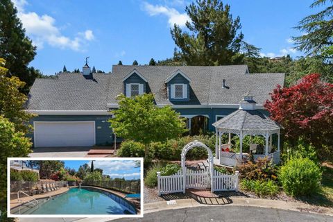 Photo of 3330 Scenic Drive, Redding, CA 96001 (MLS # 26-1243)